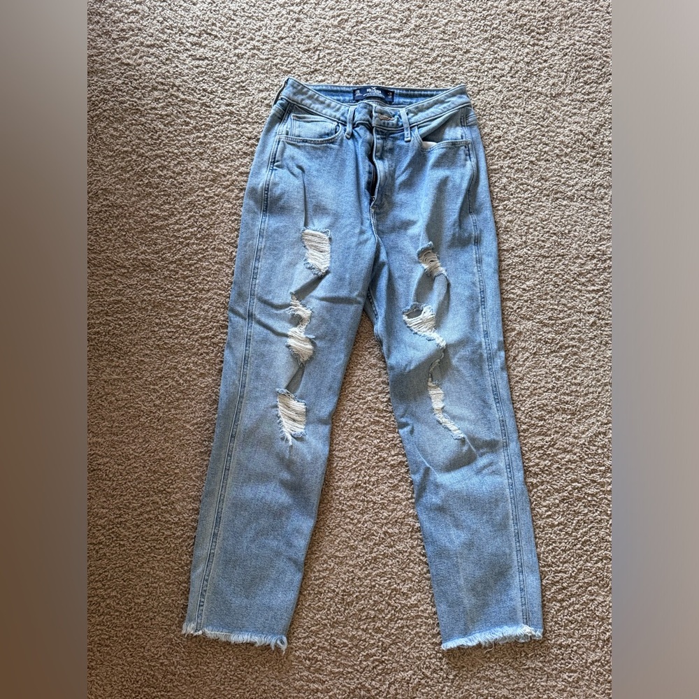 Women’s curvy ultra high rise mom jean from Hollister, size 11R, w30, L27, EUC